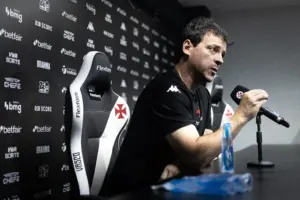 Diniz revela decepção após vexame do Vasco na despedida do Brasileiro: 