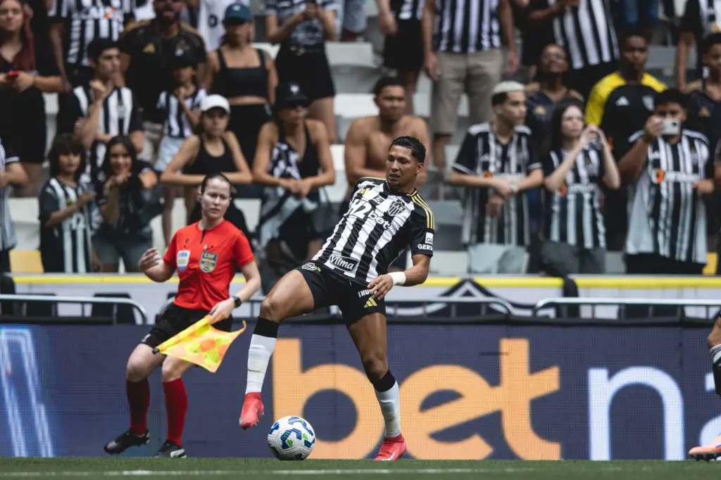 Rony lamenta temporada frustrante do Atlético-MG e mira reação em 2026