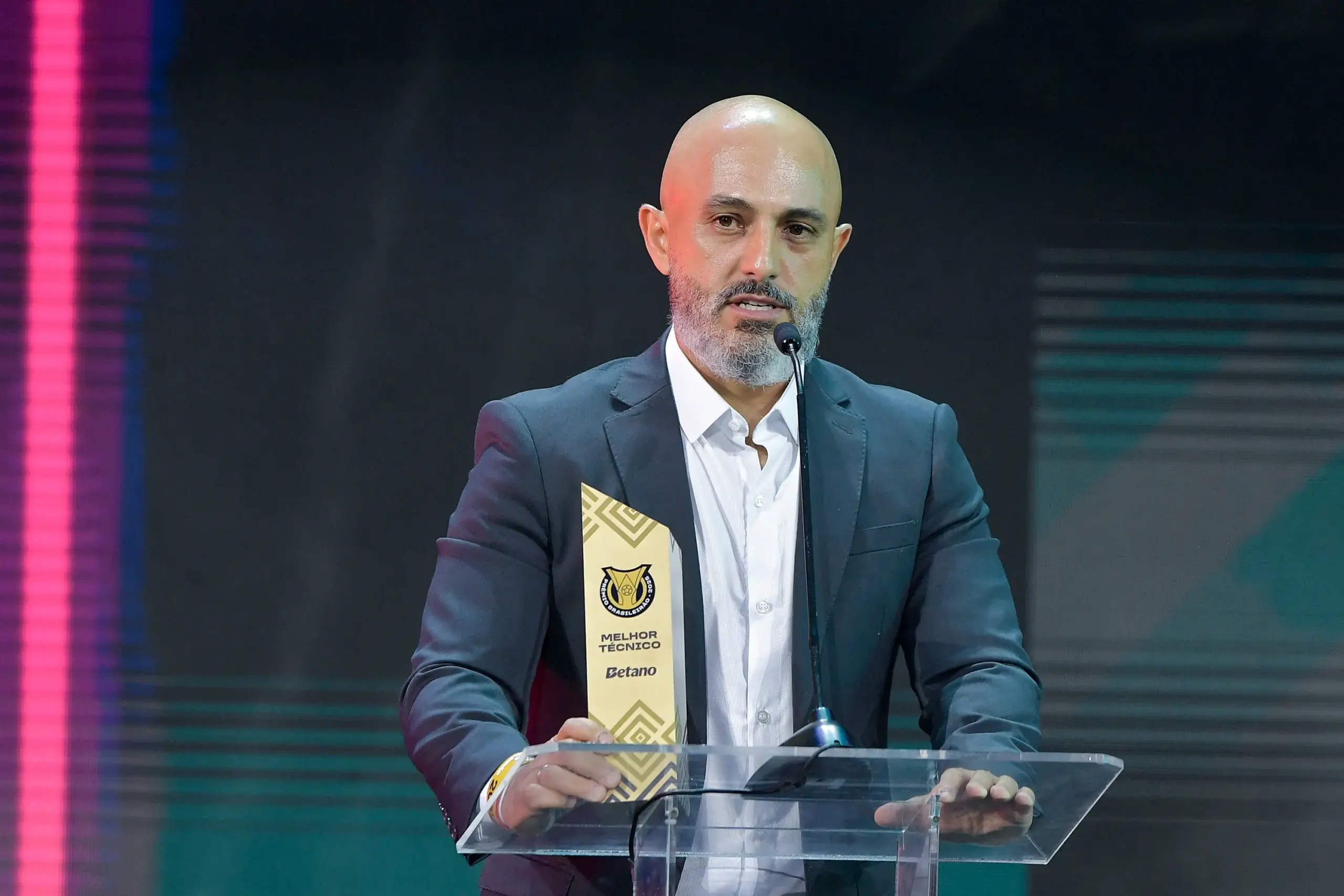 Guanaes foi eleito melhor técnico do Brasileirão