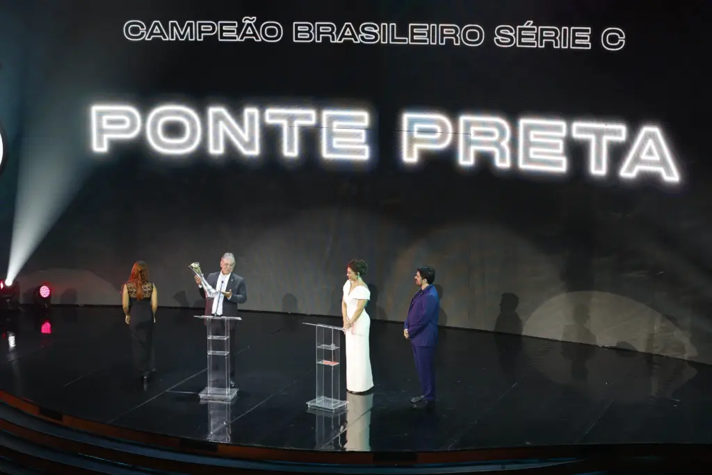 44 dias depois, Ponte Preta enfim recebe o troféu de campeã da Série C 3 54972856119 9434590459 o