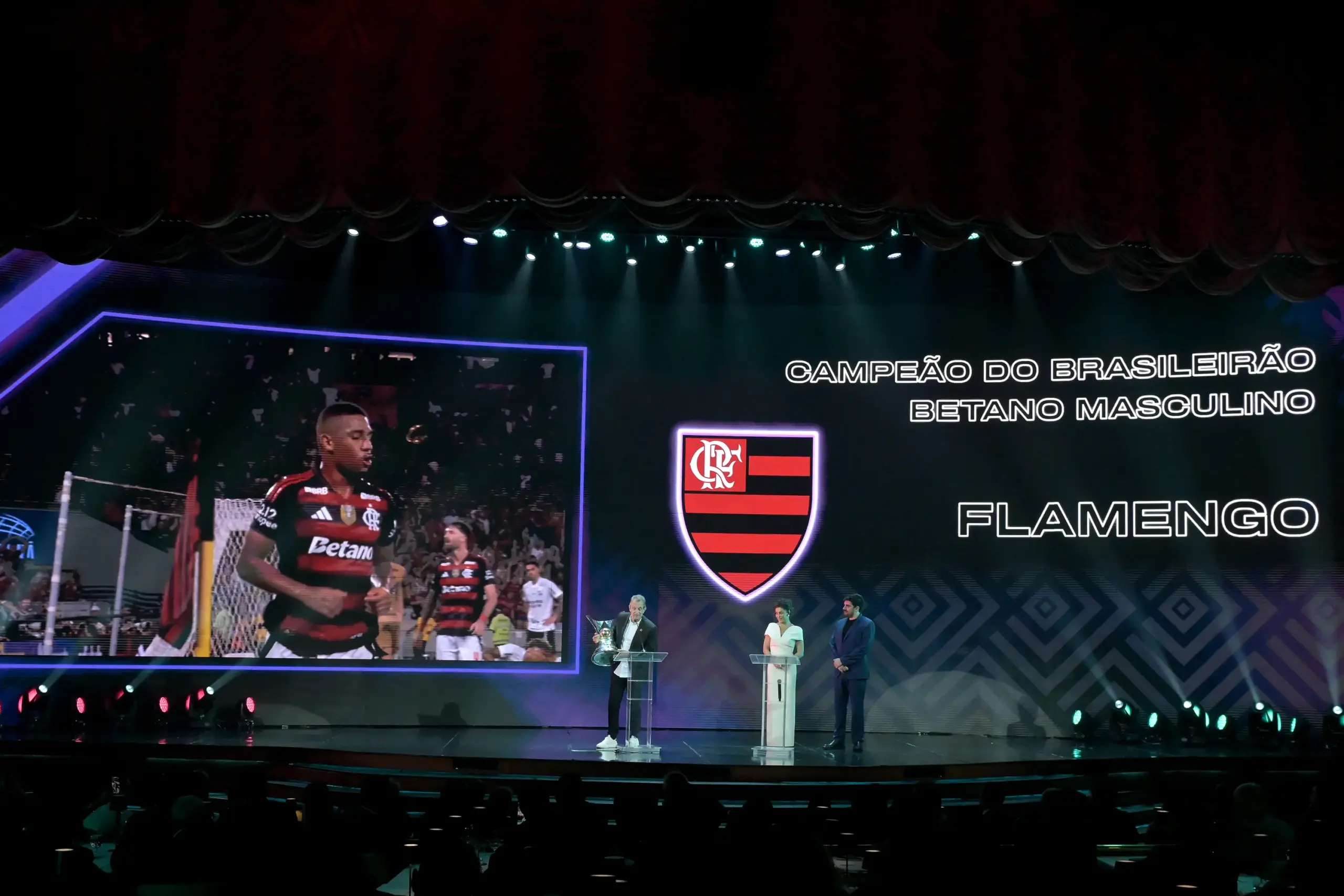 Campeão, Flamengo domina a seleção do Brasileirão