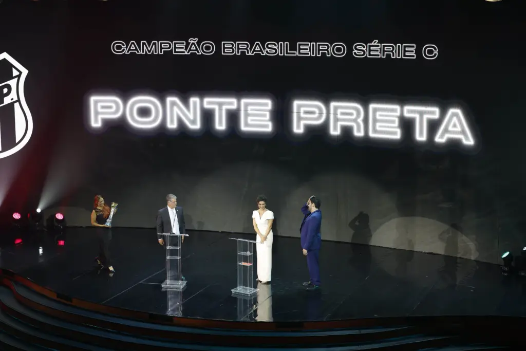 44 dias depois, Ponte Preta enfim recebe o troféu de campeã da Série C 2 54972898255 475909e03b o