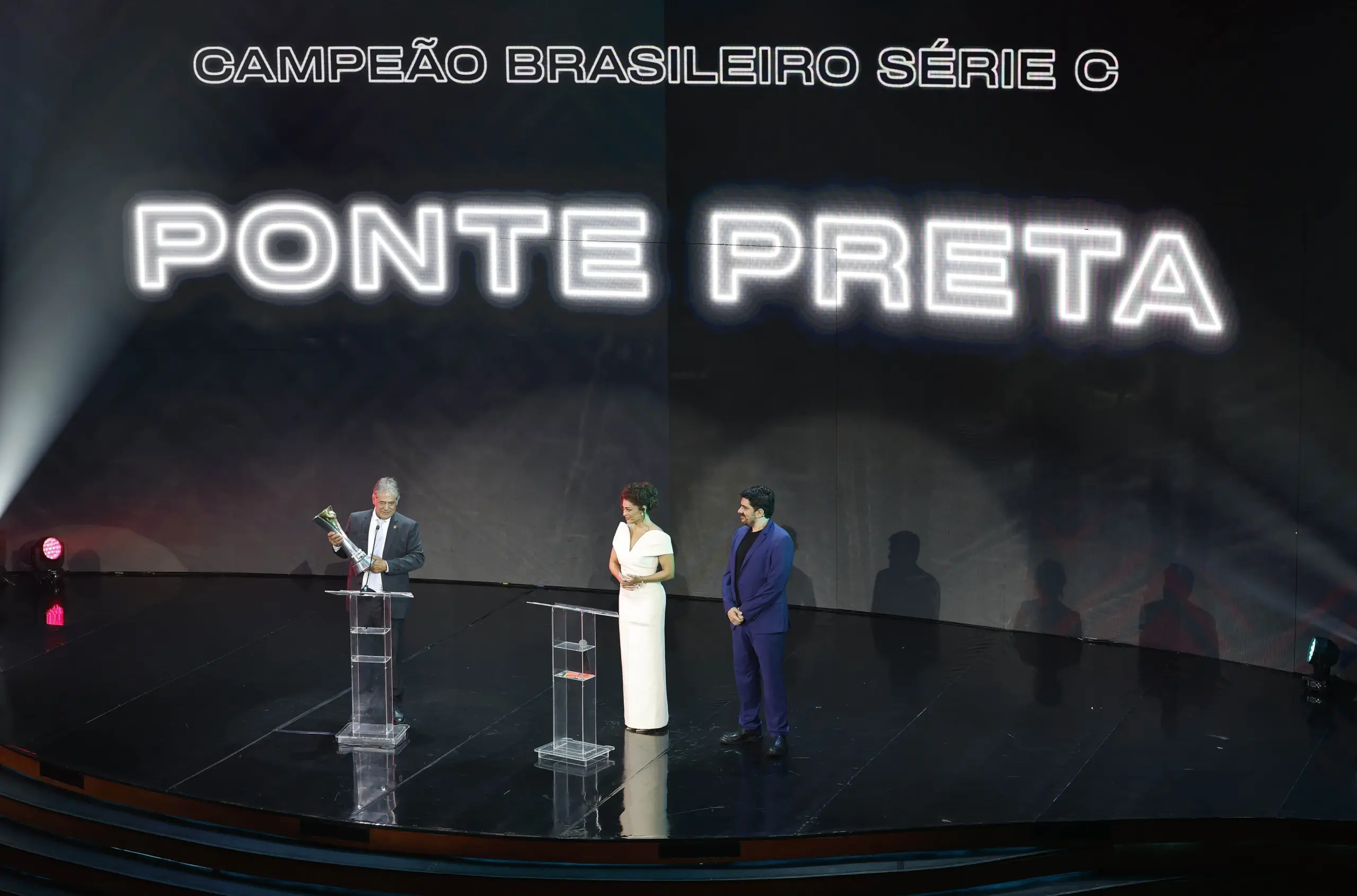 44 dias depois, Ponte Preta enfim recebe o troféu de campeã da Série C 6 54972898260 38ccd917c7 o