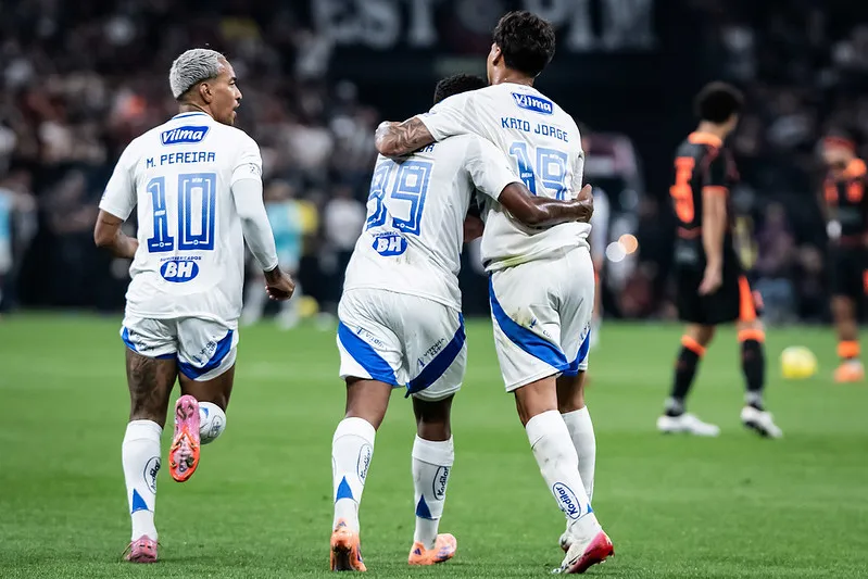 Corinthians 1 (5) x (4) 2 Cruzeiro - Hugo brilha e Timão está na final da Copa do Brasil 3 Cruzeiro fica perto do resultado, mas é superado nos pênaltis (Foto: Gustavo Aleixo/Cruzeiro)