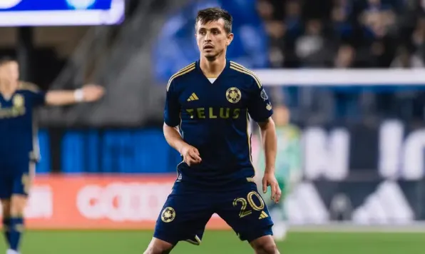 Athletico-PR negocia com volante ex-Boca Juniors