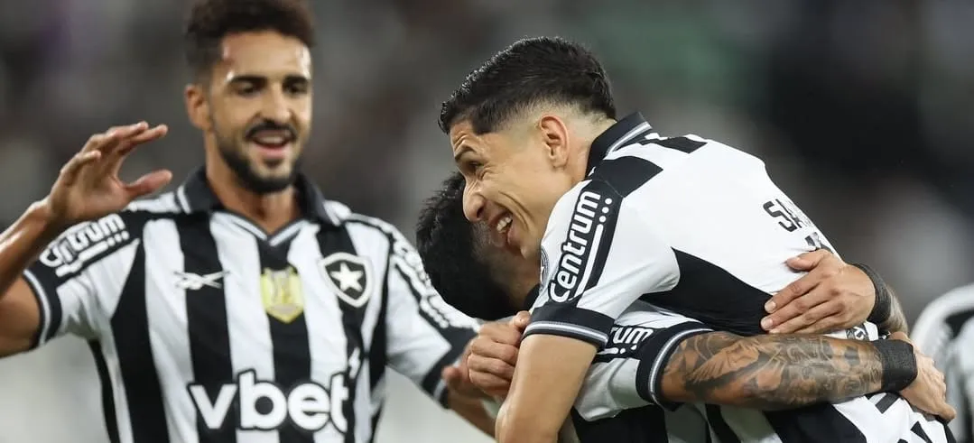 Jogadores do Botafogo em ação (Foto: Vítor Silva-BFR)