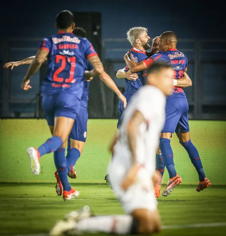 Bragantino bate Vitoria no Brasileirao 1