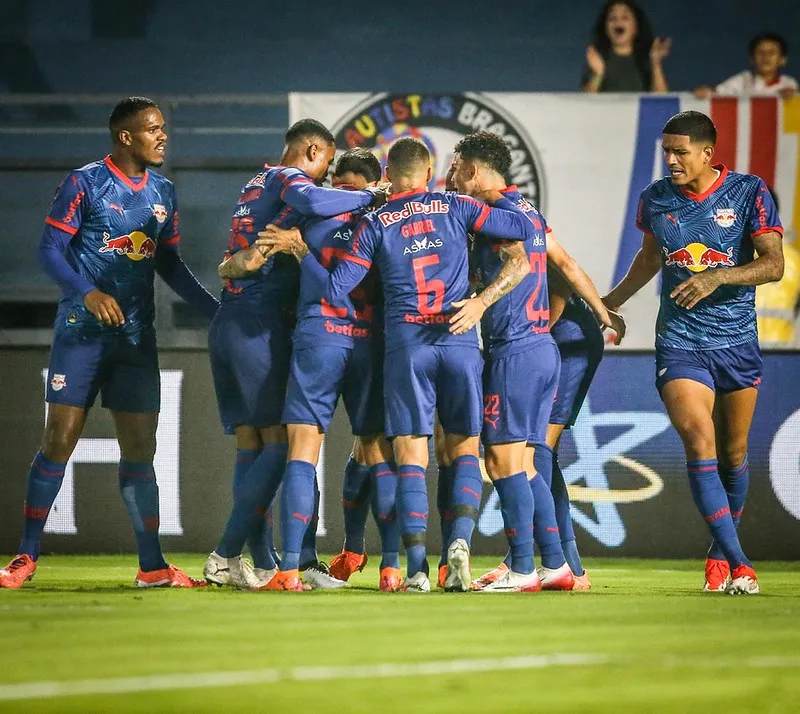 Bragantino bate Vitoria no Brasileirao 2