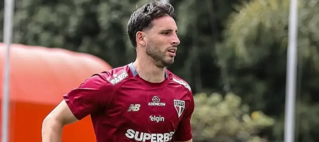 São Paulo sofre transfer ban por não pagar ex-empresário de Calleri