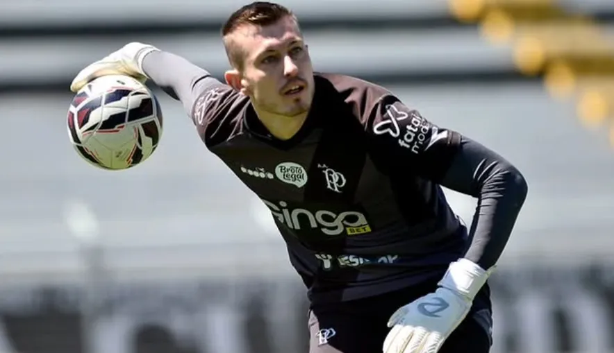 Goleiro Matheus Kayser - Foto: Marcos Ribolli/Ponte Preta