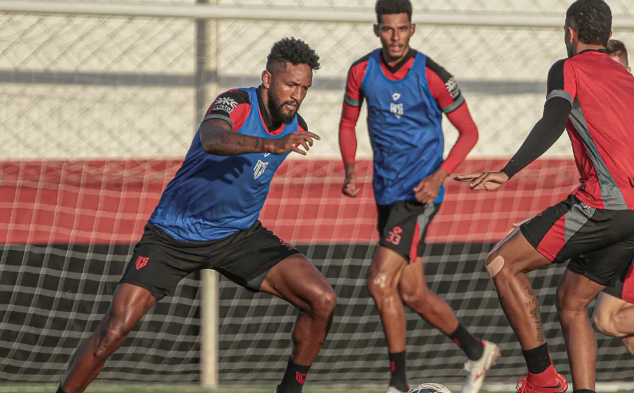 Ponte Preta contrata zagueiro Wallace, ex-Atlético-GO - Foto: Instagram @wallacefortuna