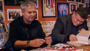 Carlinhos Neves lançou em São Paulo o livro 'Conversas sobre Futebol'