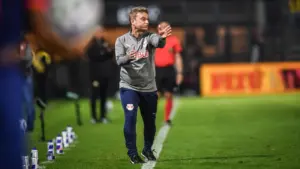 Coritiba acerta contratação de Fernando Seabra