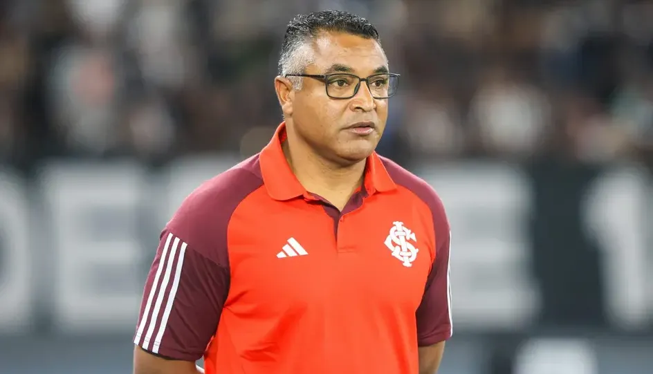 Coritiba esbarra em exigências e emperra acerto com Roger Machado