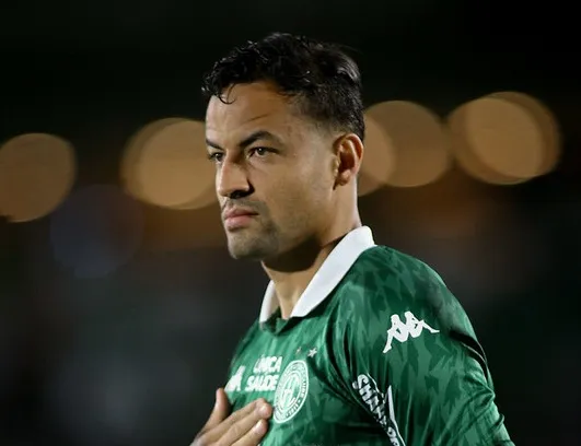 Zagueiro que está de saída do Guarani entra nos planos do Avaí para 2026