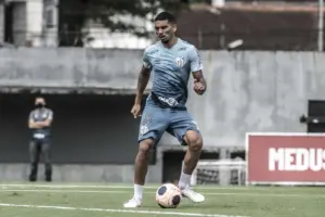 Ex-zagueiro do Santos é preso por abuso sexual em Salvador