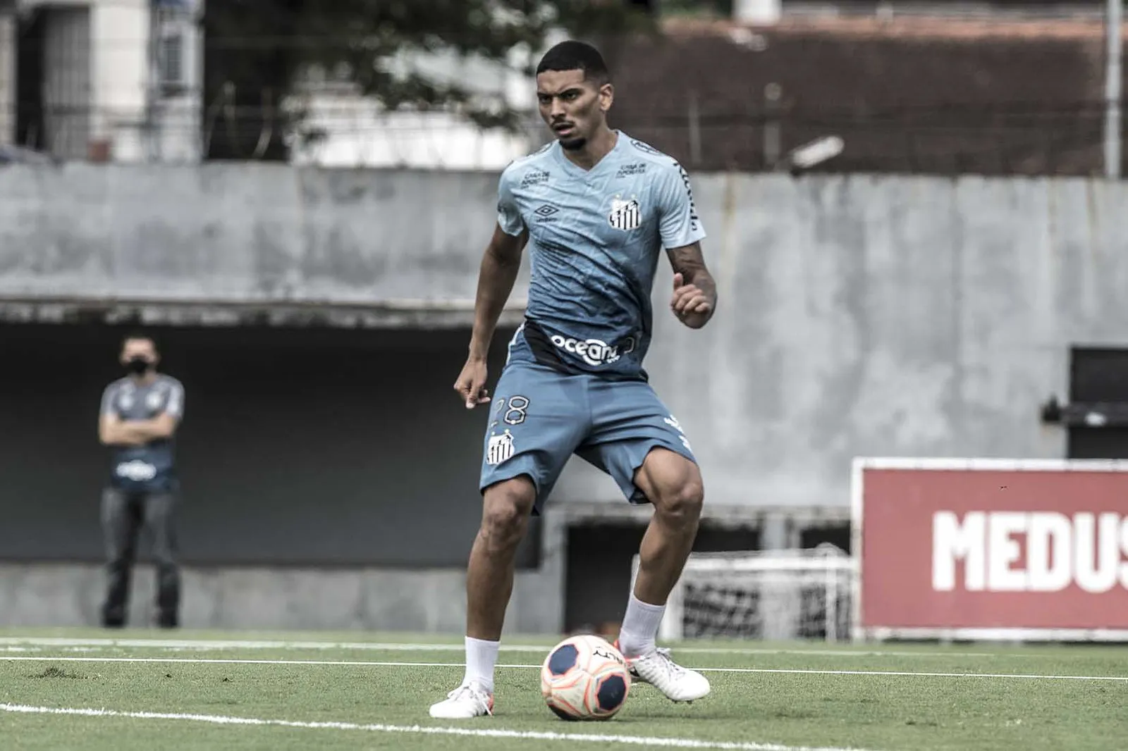 Ex zagueiro do Santos e preso por abuso