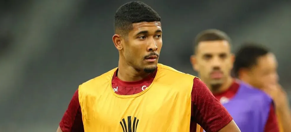 Ceará se aproxima da contratação de lateral do Athletico-PR