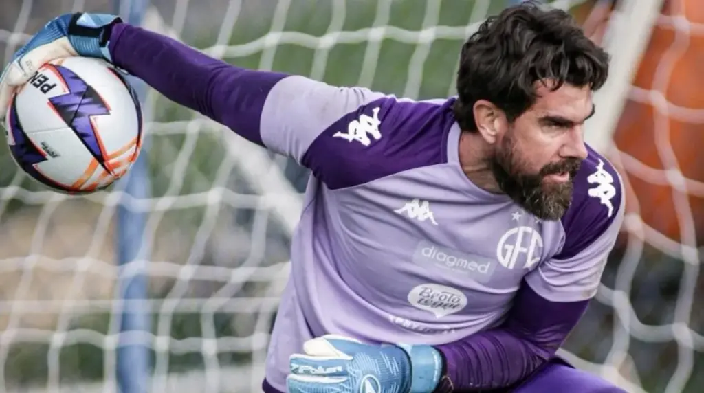 Sem Fernando Miguel, Guarani redefine planos e avalia opções para o gol