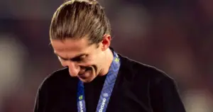 Filipe Luís se consagra como 'Rei do Brasil' e defende que 'passaporte não qualifica técnicos'