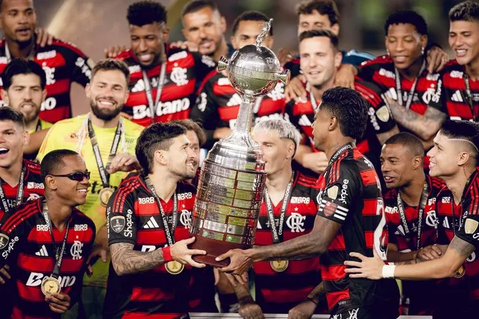 Flamengo x Cruz Azul - Primeiro passo do Mengão rumo ao Bi Mundial 2 Flamengo e Cruz Azul se enfrentam na Copa Intercontinental 1