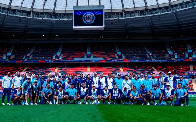 Flamengo x Cruz Azul - Primeiro passo do Mengão rumo ao Bi Mundial 3 Flamengo e Cruz Azul se enfrentam na Copa Intercontinental 2