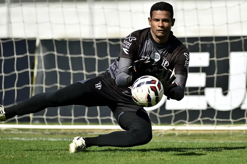 Diogo Silva segue na Ponte Preta em 2026 (Foto: Marcos Ribolli-PontePress)