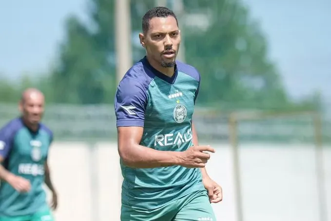 Guarani desiste da contratação de lateral ex-Coritiba 2 Ceará entra na briga - Foto: JP Pacheco/Coritiba
