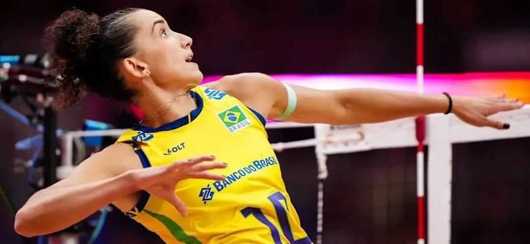 Gabi Guimarães em ação pela seleção brasileira (Foto: Reprodução-Instagram @gabiguimaraes10)