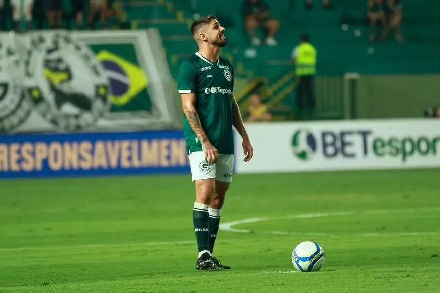 Náutico faz proposta para contratar meia do Goiás (Foto: Rosiron Rodrigues/Goiás)