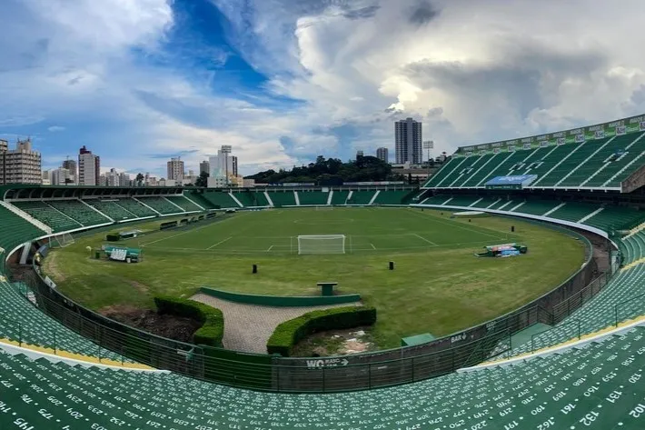 Guarani contrata dois volantes para a próxima temporada; veja nomes