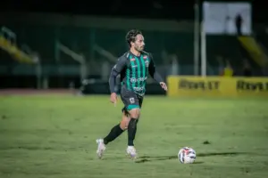 Noroeste perde Robertinho por lesão grave no joelho