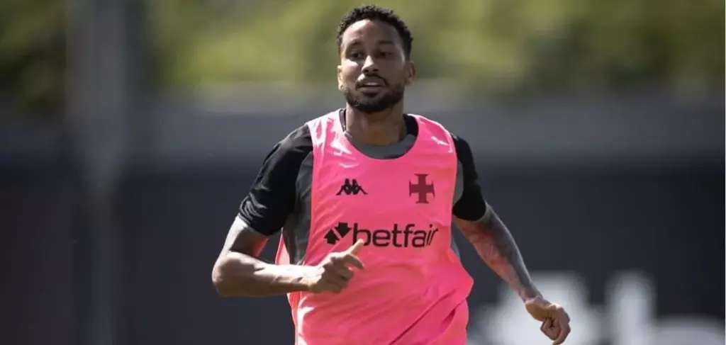 Vasco acerta a renovação de contrato de Jair por mais um ano