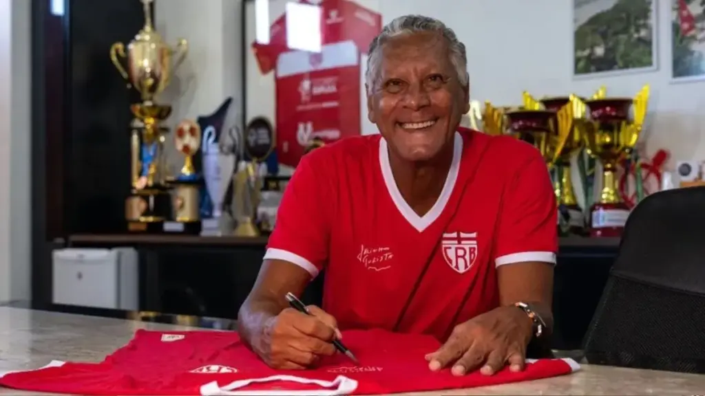 Maior artilheiro do CRB, Joãozinho Paulista sofre AVC 2 Maior artilheiro do CRB, Joãozinho Paulista sofre AVC (Foto: Ascom)