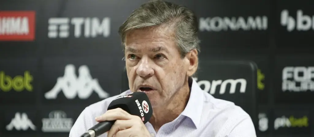 Torcedores do Vasco detonam ex-presidente em São Januário