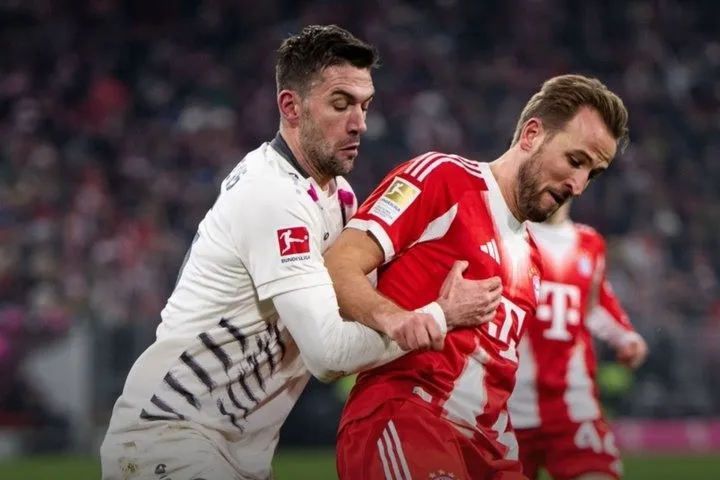 Kane evita vexame e Bayern mantém invencibilidade com empate (Foto: Reprodução)