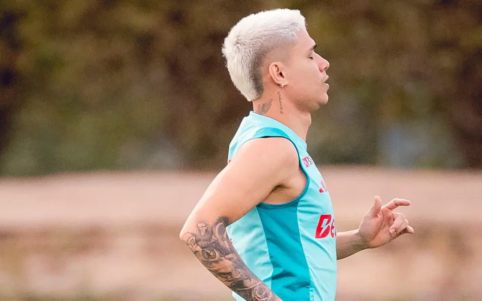 Luiz Araújo em treino para a disputa do Intercontinental - Foto: Adriano Fontes/Flamengo