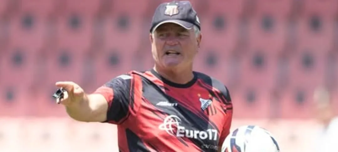 Mazola Júnior durante treino (Foto: Flávio Torres-Ituano)