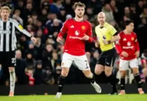 INGLÊS: United derrota Newcastle e se aproxima do G-4
