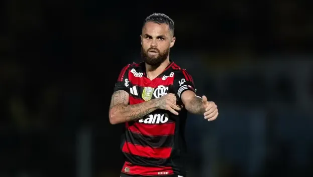 Michael revela desejo de permanecer no Flamengo