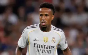 Militão sofre nova lesão, desfalca Real Madrid e preocupa Ancelotti
