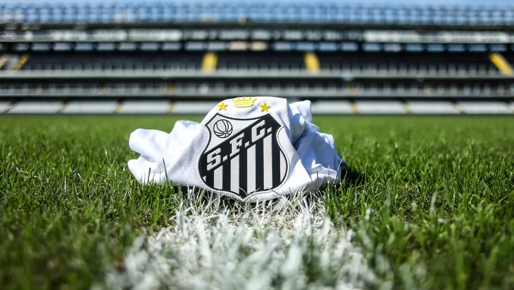 Santos instala grama sintética no CT Rei Pelé