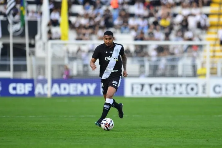 Náutico acerta contratação do zagueiro ex-Ponte Preta (Foto: Marcos Ribolli/ PontePress)