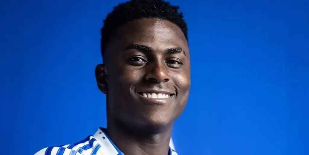 Cruzeiro oficializa a contratação de promessa da Colômbia