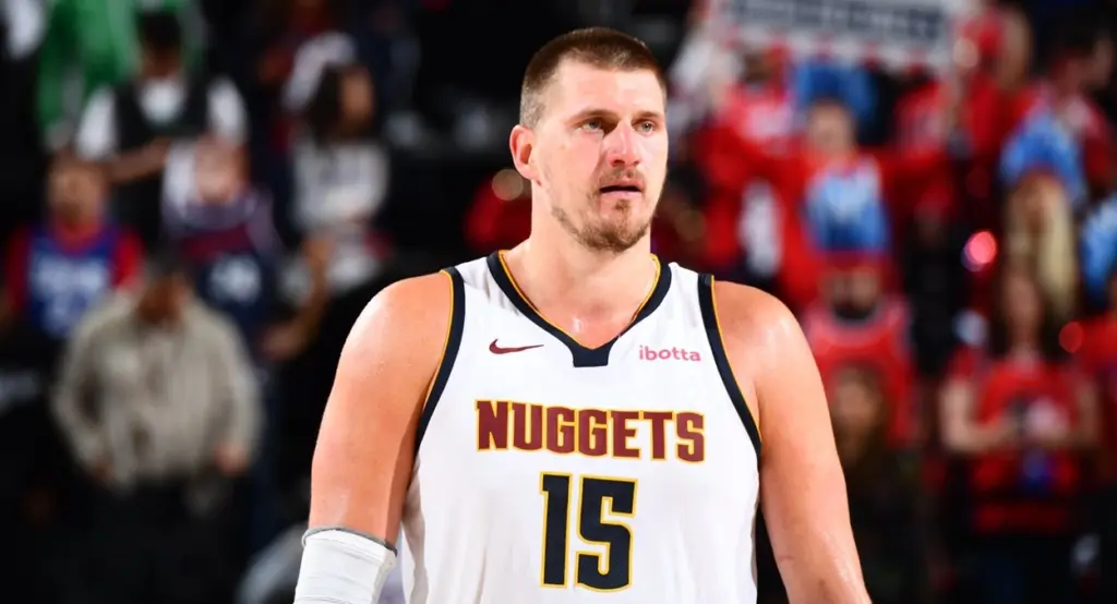 Nikola Jokic vence duelo com Alperen Sengun e Nuggets batem Rockets na prorrogação pela NBA