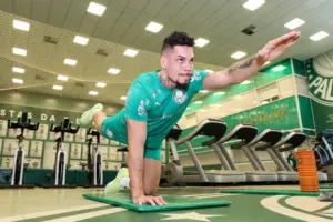 Paulinho tem 'excelente evolução', mas não tem data para voltar a jogar pelo Palmeiras