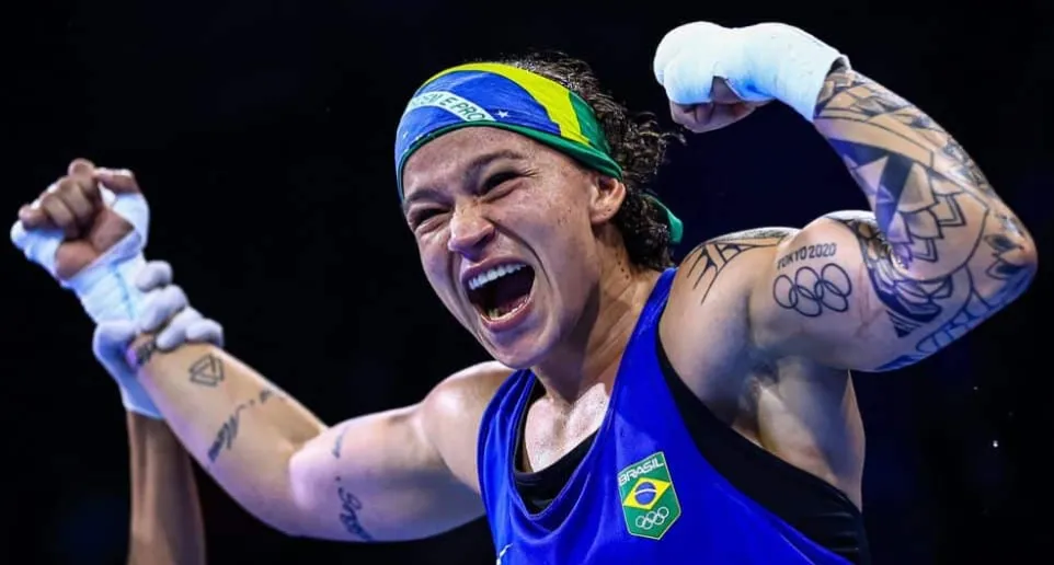 Bia Ferreira perde título mundial no Boxe