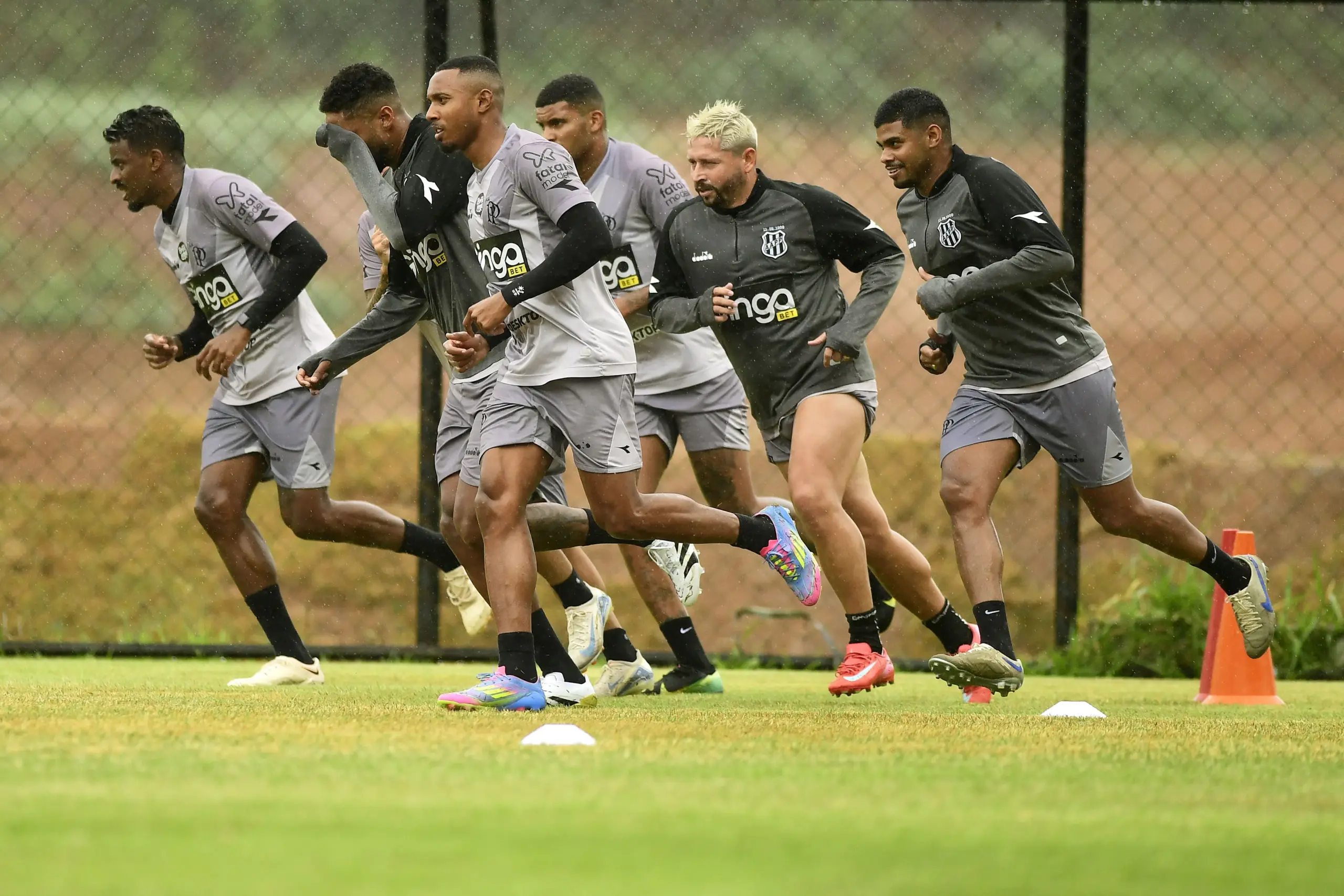 Ponte Preta começa a quitar pendências com o elenco