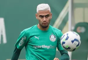 Andreas Pereira curte postagem do PSG comemorando título em cima do Flamengo