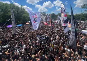 Corintianos ocupam cativas e são expulsos pela polícia